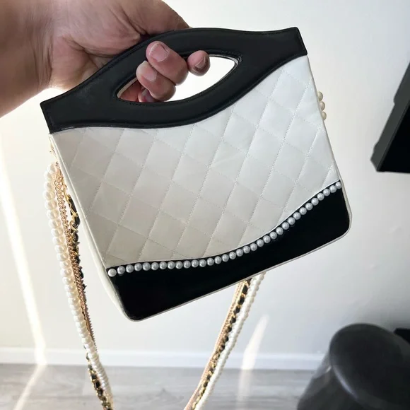 Up for Trade🔥🔥🔥RARE 🔥 Chanel Mini Tote Pearl Crossbody Bag - Picture 10 of 14